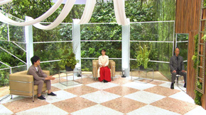 「ここにタイトルを入力」で半身ずつ出演した小峠英二