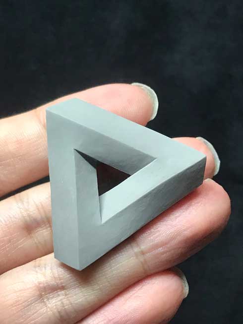 ペンローズの三角形 粘土 作品 立体 造形 二次元 再現 テクニック