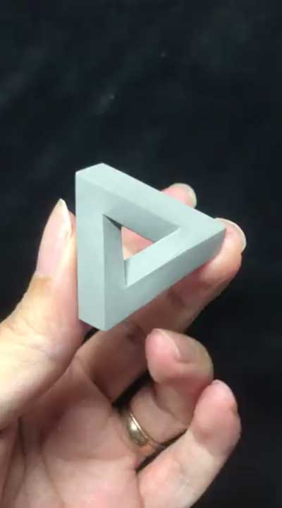 ペンローズの三角形 粘土 作品 立体 造形 二次元 再現 テクニック