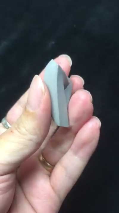 ペンローズの三角形 粘土 作品 立体 造形 二次元 再現 テクニック