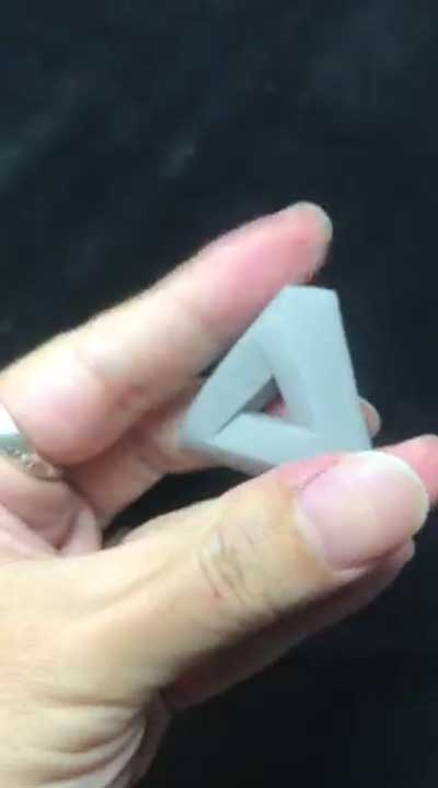 ペンローズの三角形 粘土 作品 立体 造形 二次元 再現 テクニック