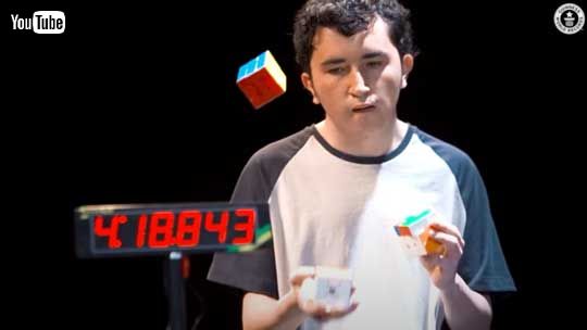 ギネスワールドレコーズ ルービックキューブ ジャグリング 解く そろえる