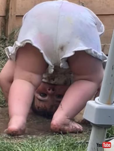 どろんこ遊びが大好きな女の子