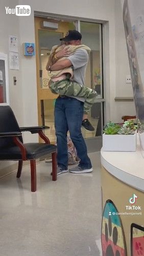 「Surprise Military Homecoming || ViralHog」