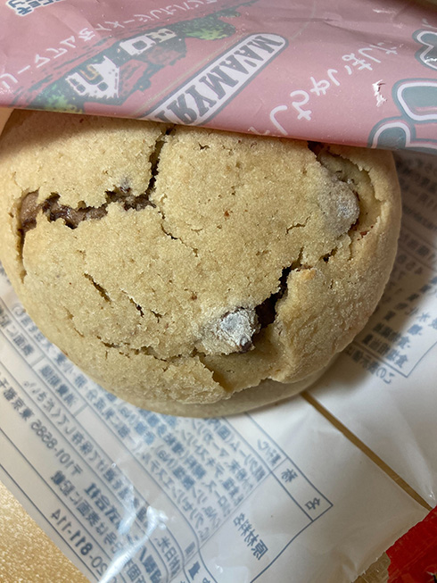 ファミマ限定で突如出現カントリーマアムとミルキーのサンド　「カロリー爆弾」「やりたい放題」と好評の嵐