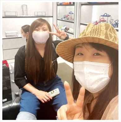 ショッピングを楽しむ北斗晶と門倉凛の2ショット