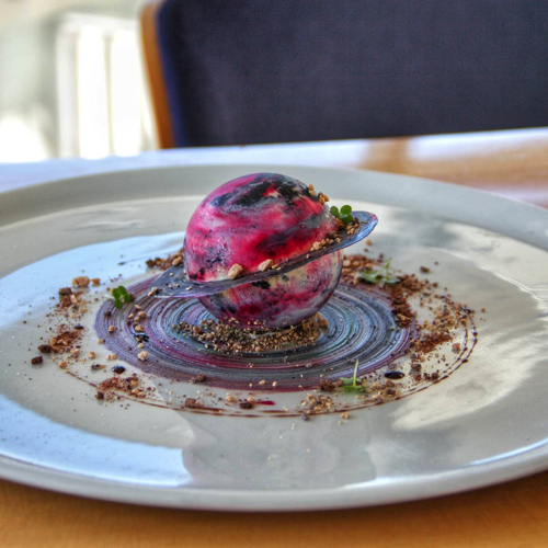 土星を模したデザート