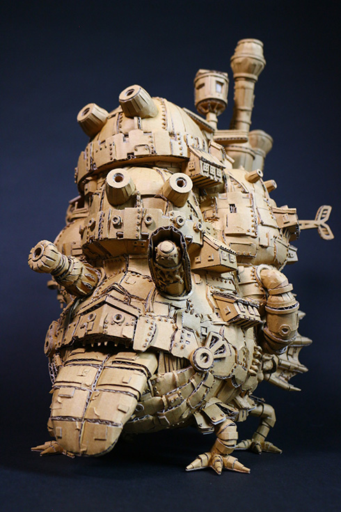 ダンボールで作った「ハウルの城」が動き出しそうな再現度の高さ　「躍動感がとても良い！」「ぐるっと見回したい」