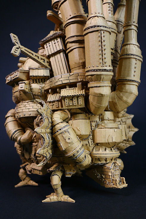 ダンボールで作った「ハウルの城」が動き出しそうな再現度の高さ　「躍動感がとても良い！」「ぐるっと見回したい」