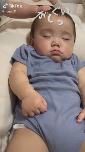 髪の毛をガシッ