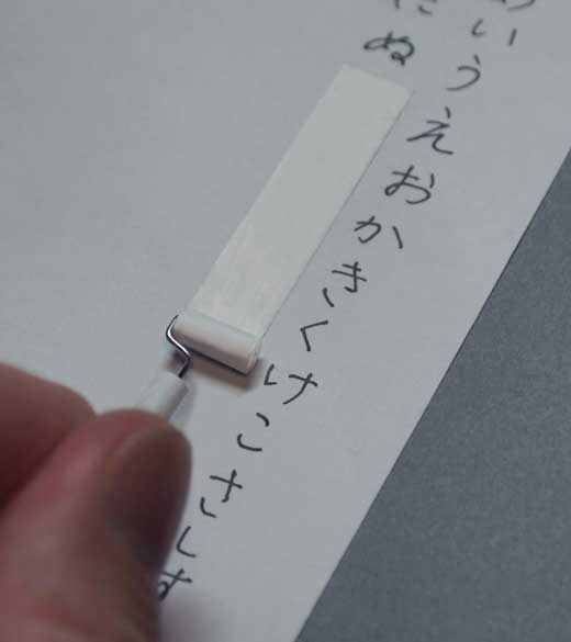 コロコロ 修正テープ 床 貼りつく 再現 粘着クリーナー