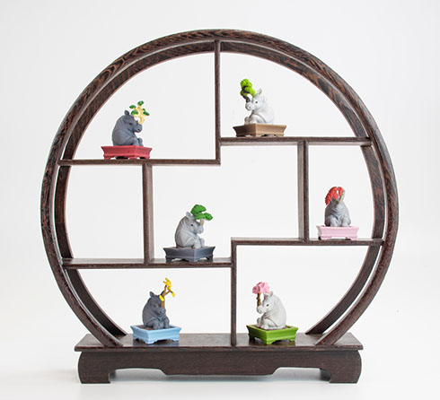 カプセルトイ『盆サイ』違い棚に飾ったところ