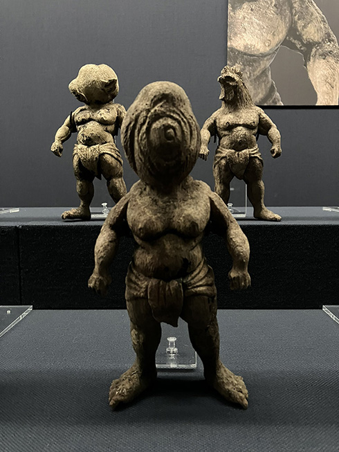 禍々しい136体の妖怪像　学芸員が「なんのために作れられたのか不明」「類例は見つからず」と語る造形物が謎すぎるが魅力的