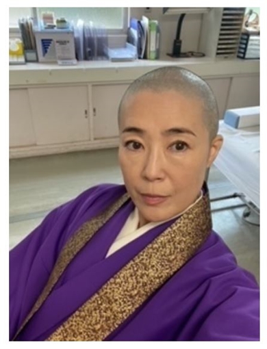 「あちらにいる鬼」で剃髪した