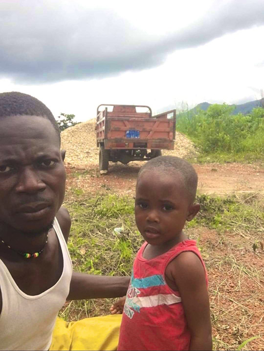 ガーナから送られてきた自撮り