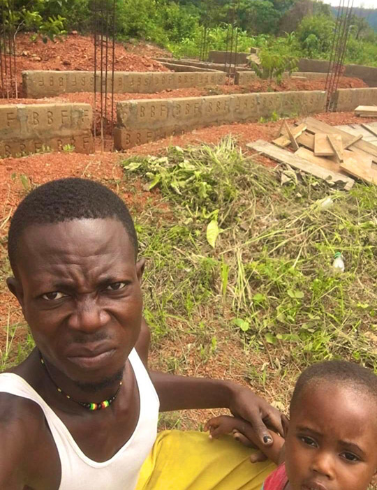 ガーナから送られてきた自撮り