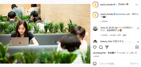 明治大学でノートPCを開く本田真凜