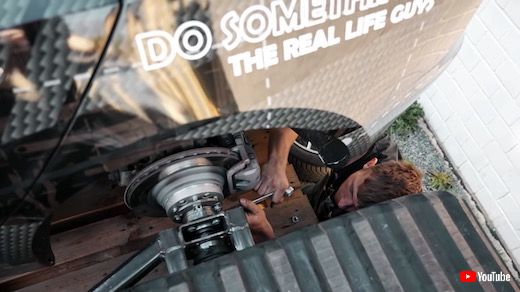 テスラ モデル3 戦車 無限軌道 魔改造