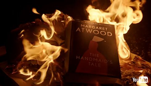 出版社が検閲に抗議して焚書できない燃えない本を作る　著者も「まさか自分の本を燃やそうとして失敗するとは…」と驚く完成度