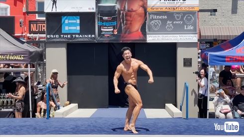 「マッスルビーチインターナショナル」で優勝したなかやまきんに君