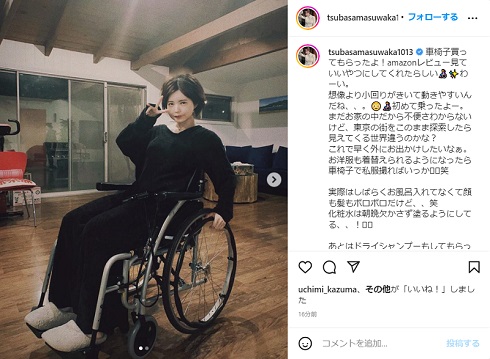 車いすに乗った益若つばさ