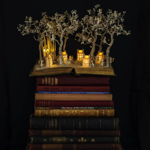 古本を使った彫刻