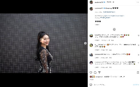 ドレス姿の浅田舞