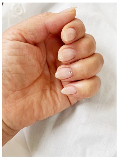 結婚指輪の代わりにストーンを付けている北斗晶