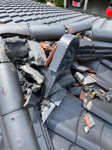 落雷が直撃した瓦