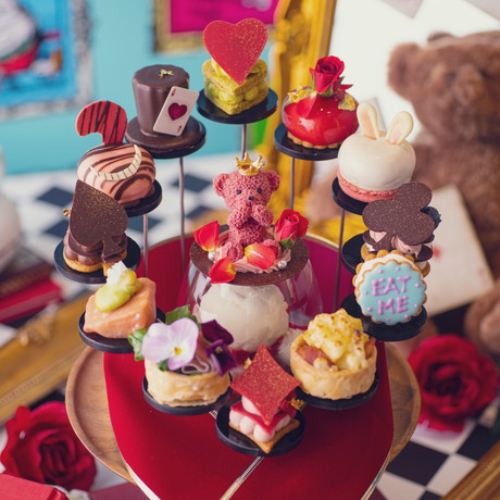 「狂ったお茶会」モチーフのアフタヌーンティー