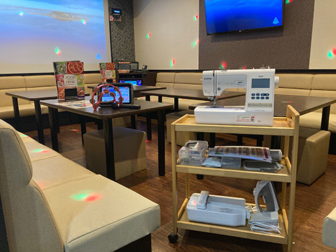 JOYSOUNDのミシンが使えるサービス提供が全国4店舗に拡大　カッティングマシン貸し出し店舗も