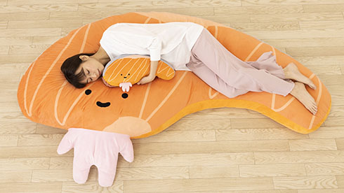 夢の超BIGふかふかぬいぐるみクッション・KIRIMIちゃん.でお昼寝