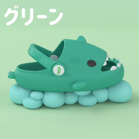 息子宛に届いたサメサンダル　かわいすぎるデザインに「ママもこれ欲しいわ」