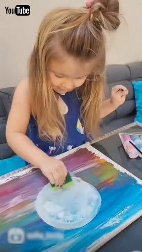 「Little Girl Creates Beautiful Artwork Using Oil Paint - 1290933」