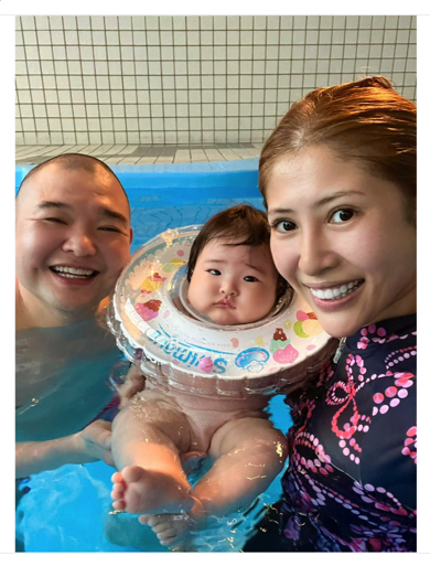 内山信二、内山琴、愛娘の絃、祖母と母の親子4世代