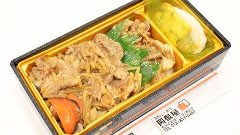 秋田の駅弁、秋田牛と岩手黒豚とあきたこまちのお弁当