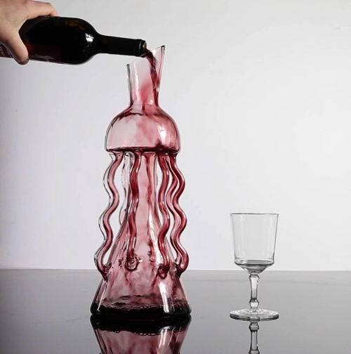 ユニークなデキャンタ