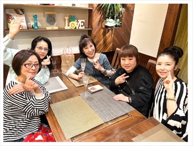 藤あや子、天童よしみ、坂本冬美、長山洋子、原田悠里の女子会ショット
