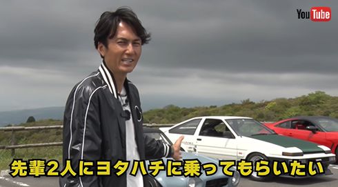 ヨタハチを先輩たちに披露する谷口さん