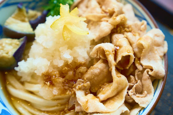 【画像】 　丸亀製麺  鬼おろし肉ぶっかけうどんPR 