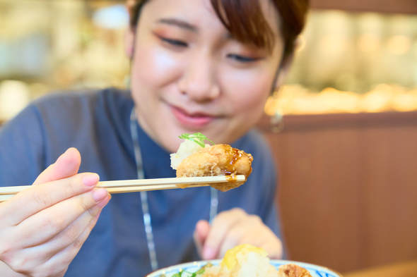 【画像】 　丸亀製麺  鬼おろし肉ぶっかけうどんPR 