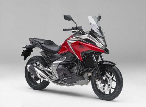 マジか〜！ AT大型二輪免許の教習車に予想外の新型登場、何とDCT