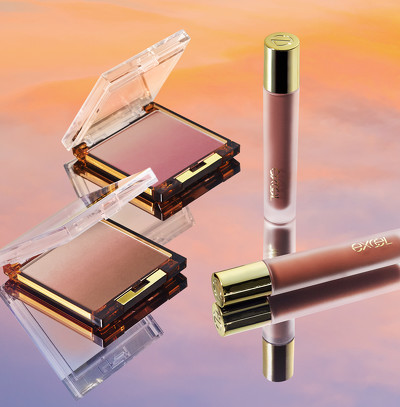 写真左：オーラティック ブラッシュ