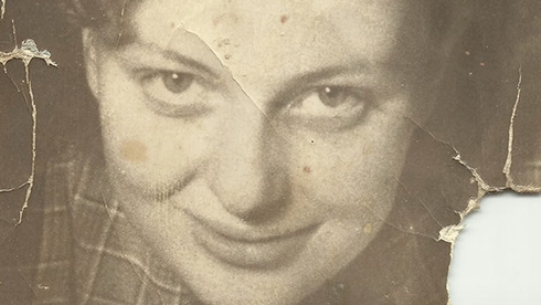 古くて傷のある写真がワンクリックできれいな状態に　PhotoshopがAI搭載ニューラルフィルター「写真を復元」を発表