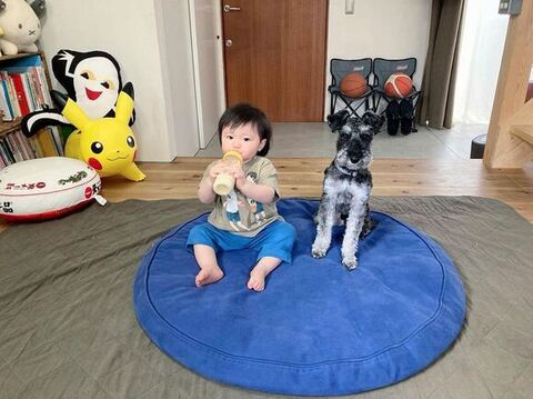 哺乳瓶のんでる姐さんとぼるとくん