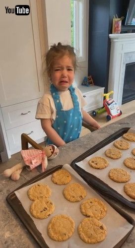 「Kiddo Can't Wait For Cookies to Cool || ViralHog」