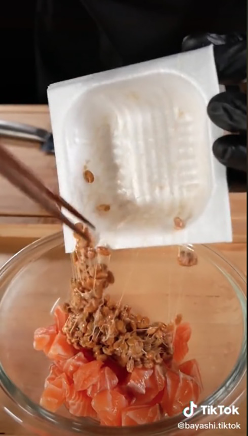 派手な演出とスピーディな展開の飯テロ動画　TikTokerの豪快レシピがおいしそう