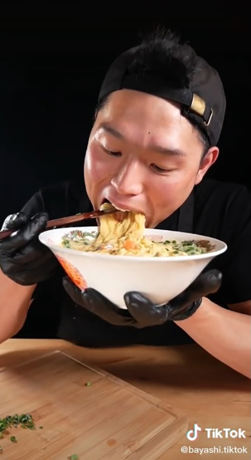 派手な演出とスピーディな展開の飯テロ動画　TikTokerの豪快レシピがおいしそう