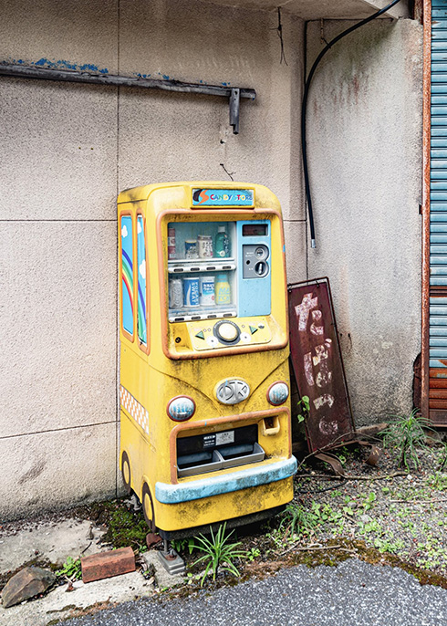 テーマパークにありそうな廃自販機がかわいい　レア個体を撮影した写真が全国から寄せられる事態に
