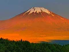 赤富士 絶景富士山写真 見事な「赤富士」を捉えた山中湖のライブカメラ映像に驚きと感動